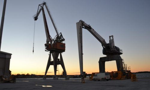 Päivä valkenee Päivä valkenee